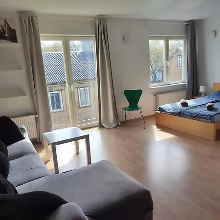 Bright Studio In Quiet Area Apartment